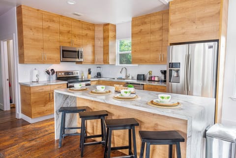 House (2 Bedrooms) | Private kitchen | Microwave, oven, coffee/tea maker, dining tables