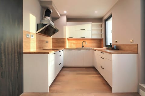 Elite Apartment | Private kitchen | Electric kettle