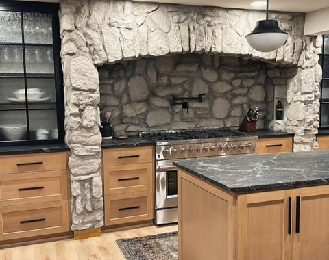 Professional 48” dual fuel range. There are 8 gas burners, two electric ovens.