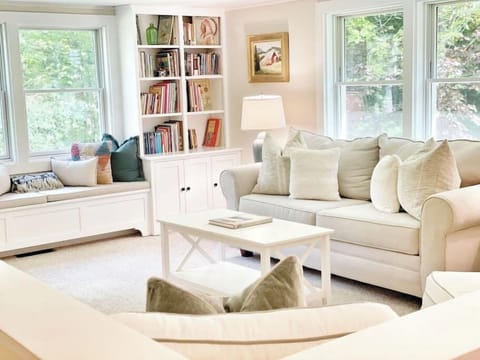 Serene & Cozy 3BR Home w/ Large Deck on River (415)