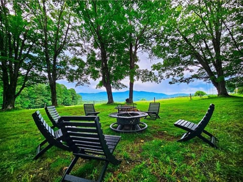Rustic Farmstay, Bucolic retreat w/Endless Views (2048)