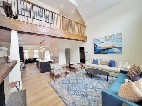 Modern, Gorgeous New Home minutes to Stowe Mt (883)