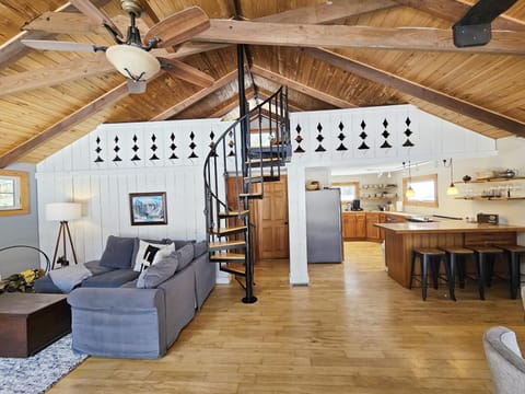 Vintage Vibes Haven in Stowe, Records & Firepit! (3517)