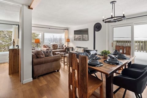 Stunning views of Stowe, two bedroom, location! (1010)