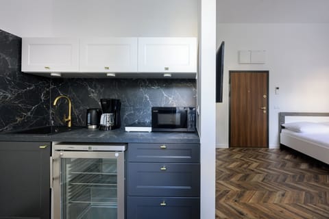 Apartment | Private kitchen | Coffee/tea maker, electric kettle, dining tables