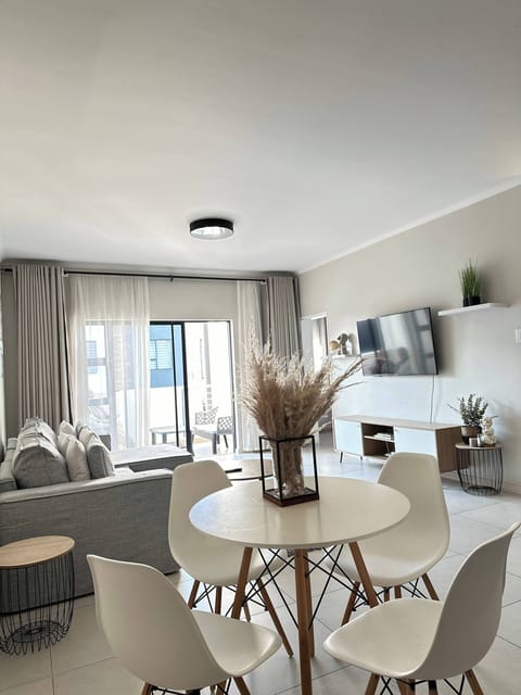Apartment, 1 Bedroom, Balcony, City View | Living room