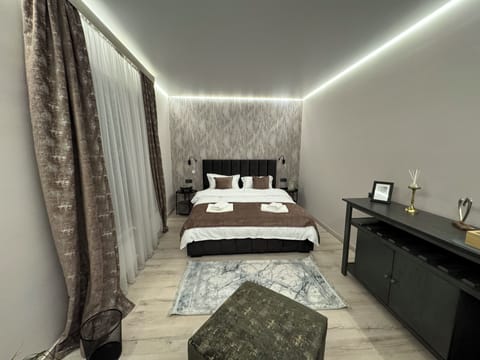 Deluxe Double Room | Soundproofing, iron/ironing board, free WiFi, bed sheets