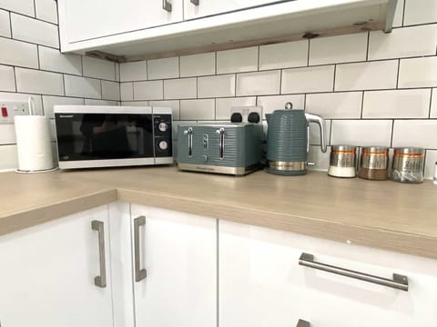 Luxury Apartment | Private kitchen | Fridge, microwave, oven, stovetop