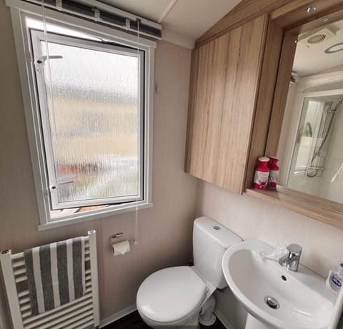 Cabin | Bathroom | Shower, hair dryer