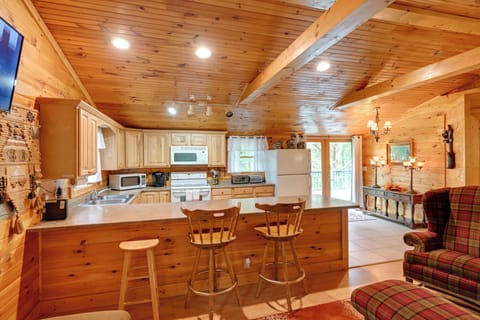 House (2 Bedrooms) | Interior