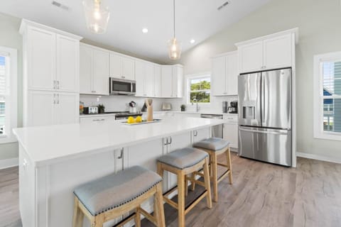 House, 3 Bedrooms | Private kitchen | Coffee/tea maker, fridge, oven, toaster