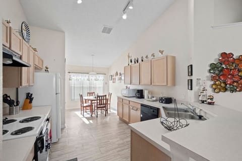 Clean, equipped kitchen perfect for all your cooking needs!