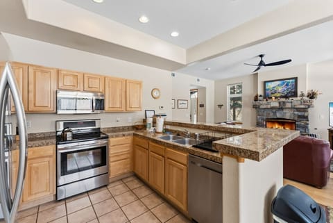 Fully equipped kitchen, main floor