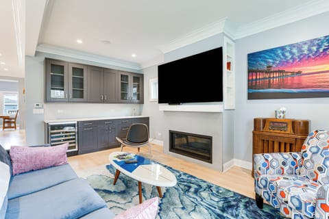 Chicago Vacation Rental | 2BR | 3.5BA | Stairs Required | 1,500 Sq Ft