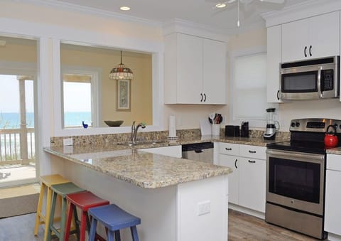 Kitchen with Eat-In Bar