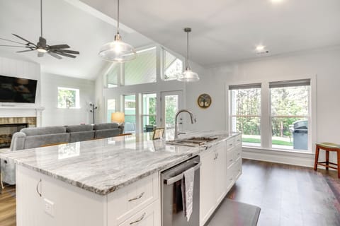 House (4 Bedrooms) | Interior