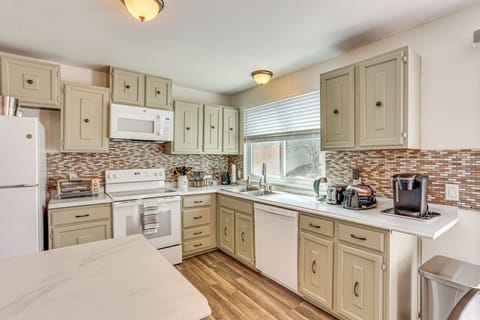 House (4 Bedrooms) | Interior