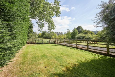 Byre Cottage, Hutton-Le-Hole - Host & Stay