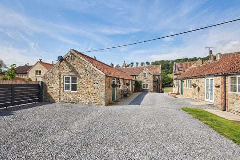 Moorland Cottage, Hutton-Le-Hole - Host & Stay