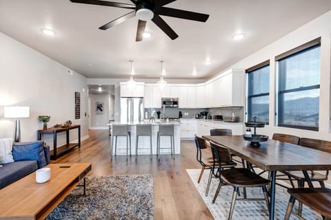 Mayflower Lakeside 103-21 by Moose Management