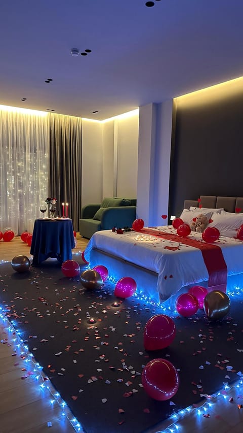 Luxury Suite | Premium bedding, memory foam beds, minibar, desk