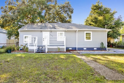 Newly renovated cottage near NAS