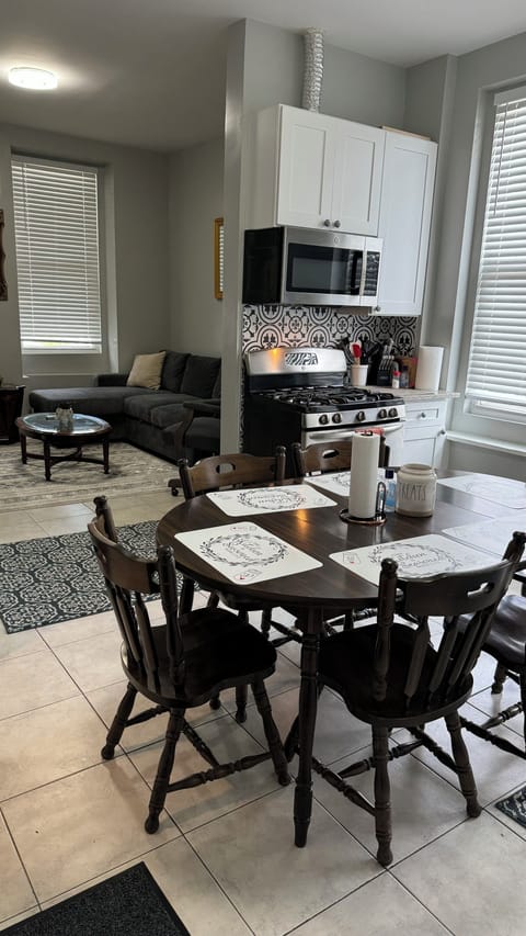 Kitchen open to Livingroom