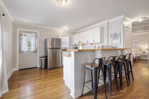 4 bar stools perfect for dishing out and eating!