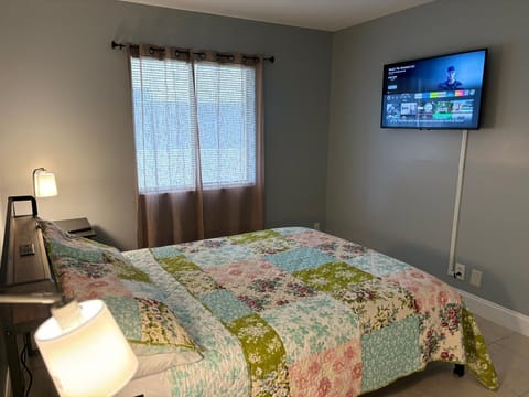 Bedroom - Queen 