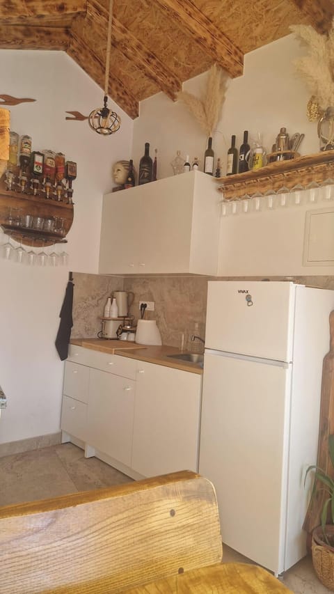 Apartment | Private kitchen | Fridge, microwave, oven, stovetop