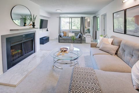 Welcome to Whistler Creek Lodge! Wake up to a view of the mountains! Enjoy the closeness of the Valley trail, lakes, shopping, restaurants and MORE! A perfect spot for a family vacation (2Bed, 2bath) Sleeps 6 comfortably with sofa bed.