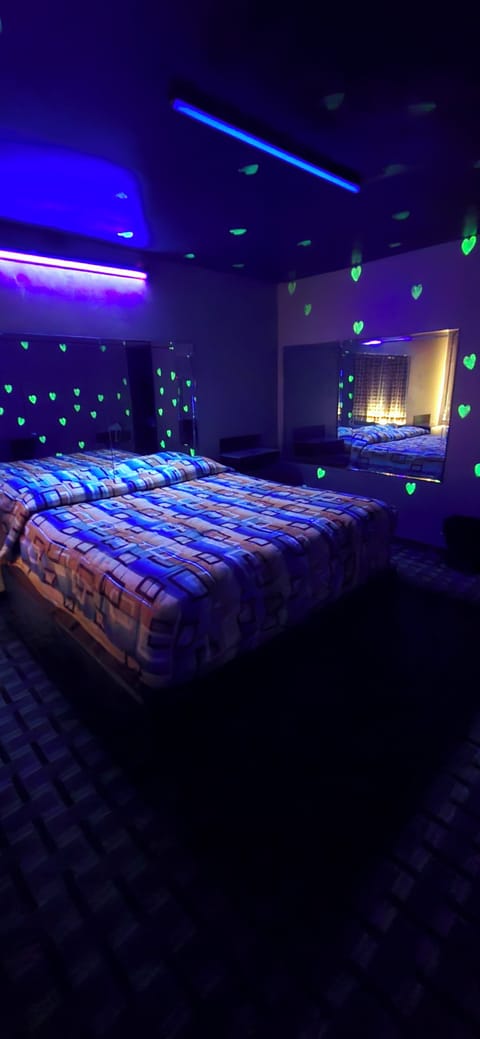 Deluxe Single Room | Laptop workspace, free WiFi