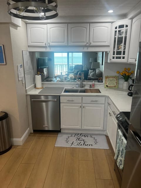 Kitchen with Direct Ocean View