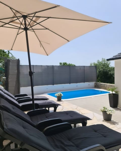 Private pool only for booked guests..