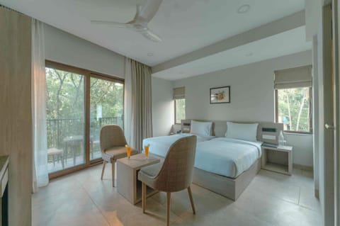 Junior Suite, Balcony | In-room safe, desk, laptop workspace, blackout drapes