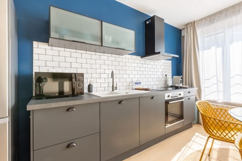 Apartment, Ensuite, City View | Private kitchen | Full-size fridge, espresso maker