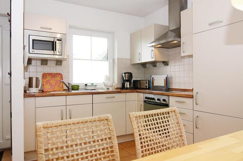 House | Private kitchen | Electric kettle, toaster, highchair
