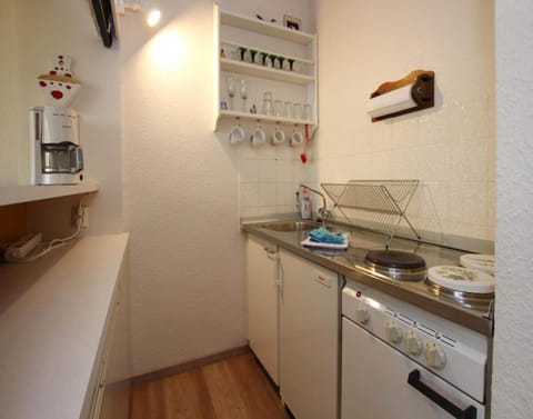 Apartment | Private kitchen | Electric kettle, toaster