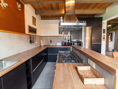 House | Private kitchen | Toaster, highchair