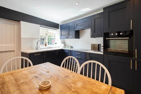 Heather Cottage, Hutton-le-Hole - Host & Stay