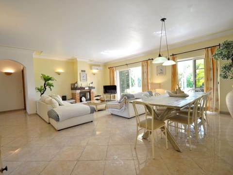 Villa | Dining