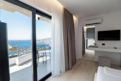 Triple Room, Balcony | Bed sheets