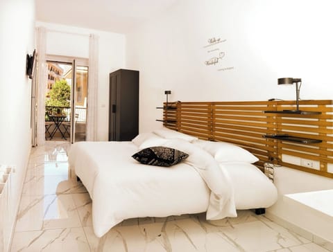 Comfort Double Room, Balcony, Courtyard View | Desk, laptop workspace, blackout drapes, free WiFi
