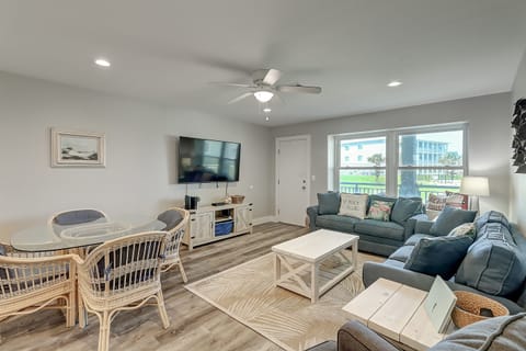 Living Room & Dining Area