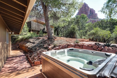 Sedona Vacation Rental | 5BR | 3BA | 1 Step to Enter | 2,910 Sq Ft