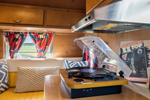 Miss Estella, Double Bed with Sofa bed, Pool Access | Hypo-allergenic bedding, blackout drapes, free WiFi, bed sheets