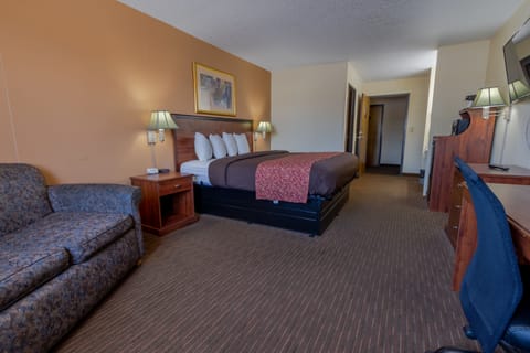 Room, 1 King Bed, Non Smoking | Iron/ironing board, cribs/infant beds, rollaway beds, free WiFi