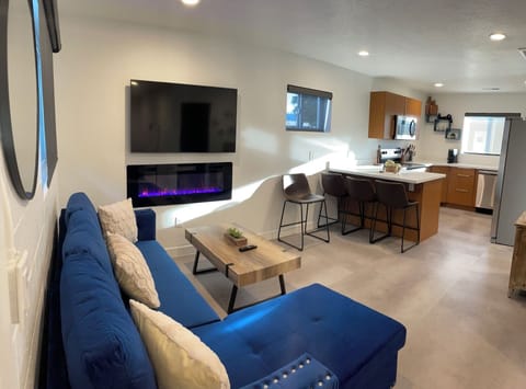 Apartment 1:  Entry View