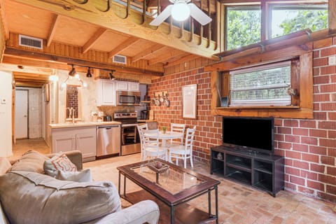 Fairhope Vacation Rental | 2BR | 2BA | 1 Small Step to Enter | 1,000 Sq Ft