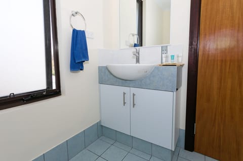 1 Bedroom Executive Bathroom HirRes